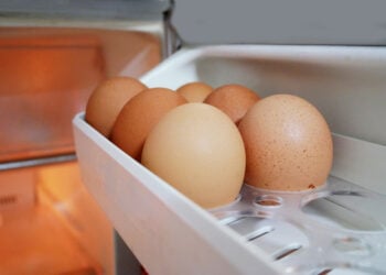 Should eggs be kept in the fridge?